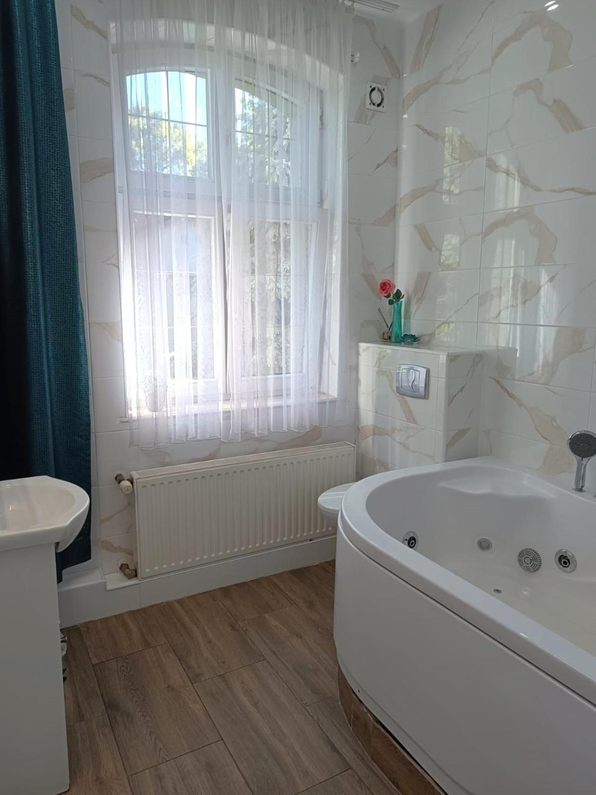 Kaliny Apartamenty Wanny Z Hydromasazem Chorzów Exterior foto
